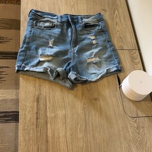 Lulu’s stretchy denim shorts
